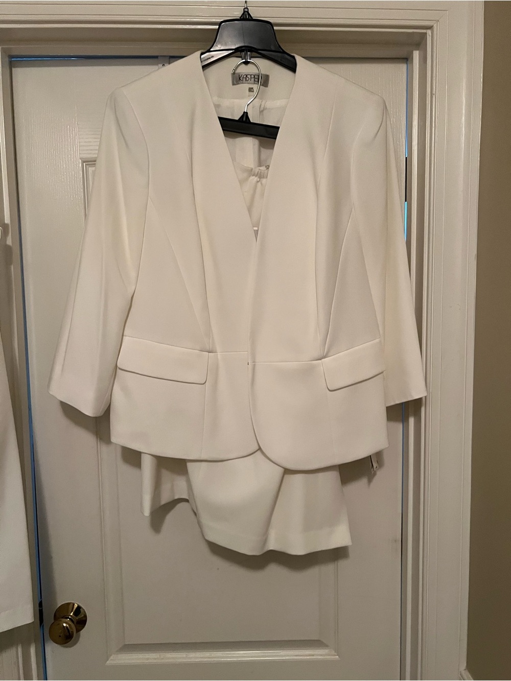 Kasper Cream Open-Front Collarless Blazer